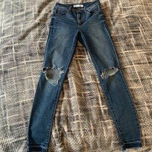 Blue ripped skinny jeans